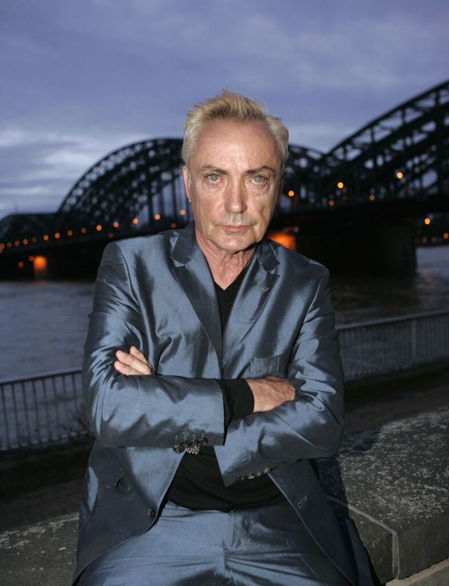 Udo Kier, Schauspieler, steht am Rande... Rhein in Kln. (Archivbild von 2007).  | Foto: Jrg Carstensen (dpa)