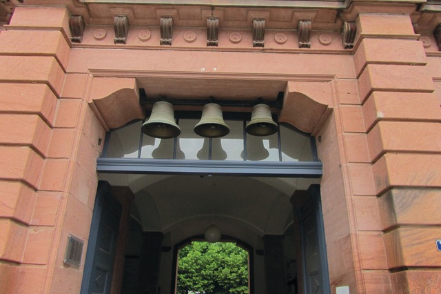 Die Gemeinderatsglocken am Rathaus 2 in Lahr luten am 30. November.  | Foto: Stadt Lahr