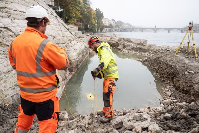 Mit einem Unterwasserroboter werden Ma...grafiert, die unter dem Wasser liegen.  | Foto: David Roth (Archologische Bodenforschnug Basel-Stadt)