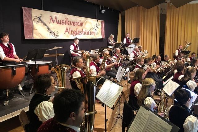 Trachtenkapelle Altglashtten begeistert beim Jahreskonzert, bei dem es auch berraschungen gab