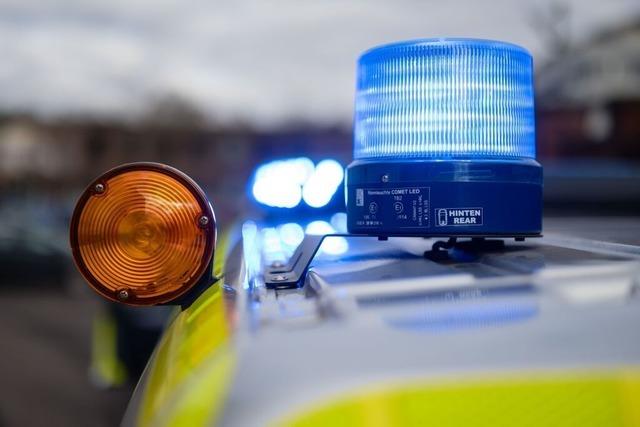 Zeugen gesucht: Auto wird auf Parkplatz in Tiengen  beschdigt