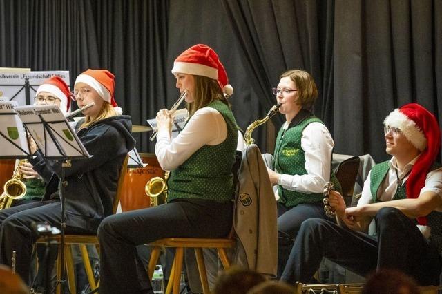Beim Jahreskonzert des Musikvereins Freundschaft Wies kam schon Weihnachtsstimmung auf