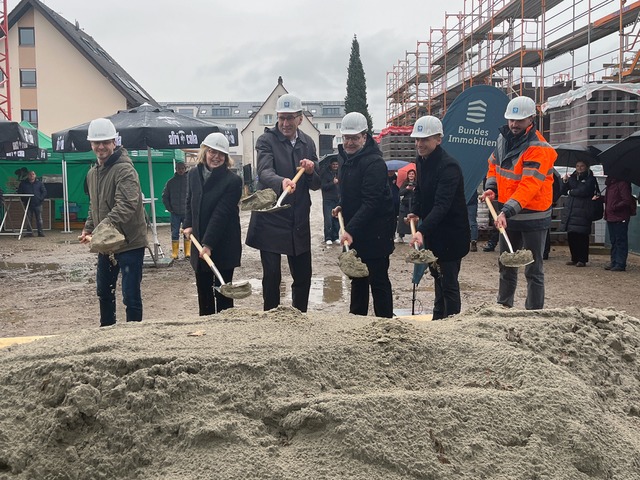 David Scherer (BImA), Susanne Dbon (B...er Bau) und Felix Petri (Dreler Bau).  | Foto: Bundesanstalt fr Immobilienaufgaben (BImA)