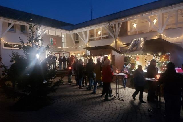 Dachsberg ldt zum stimmungsvollen Adventsgenuss auf dem Rathausplatz Wittenschwand ein