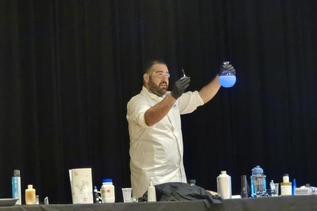 "Chemie zum Anfassen" fr Wehrer Schler