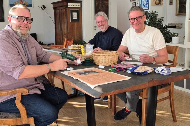 Guido Schneboom (von links), Tilman P...d der Lahrer Stadtverwaltung verkauft.  | Foto: Stadt Lahr