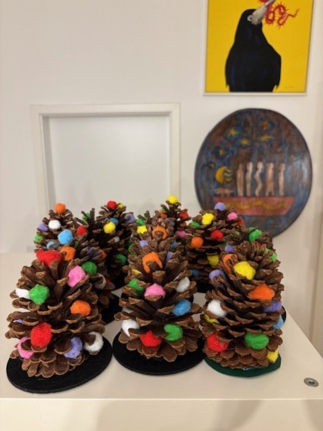 Ergebnis des Bastelnachmittags der Lahrer Brgermeister: dekorierte Tannenzapfen  | Foto: Stadt Lahr