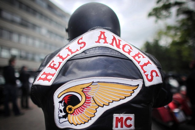 Ein ehemaliges Mitglied der Hells Ange...lg vor dem Basler Appellationsgericht.  | Foto: Fredrik von Erichsen (dpa)