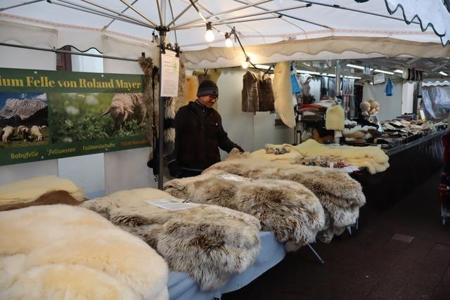 Hndler trotzen beim Kanderner Sptjahrmarkt Regen und Klte