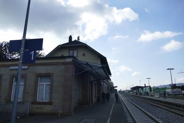 Angeklagte sollen einen Mann am Bahnhof Rheinfelden mit Gewalt zur Zahlung von Geld gezwungen haben