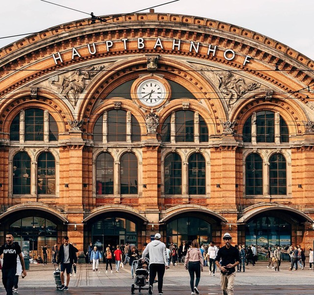 Erster Platz: Im Gastro-Ranking liegt der Hauptbahnhof Bremen vorn.  | Foto: IMAGO/Zoonar