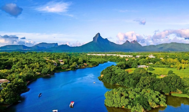 Kultureller Schmelztiegel: Mauritius g...als die Malediven oder die Seychellen.  | Foto: IMAGO/Pond5/fokkebok