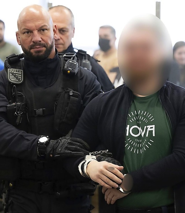 Johann G. kommt zum Prozess.  | Foto: Sebastian Kahnert (dpa)