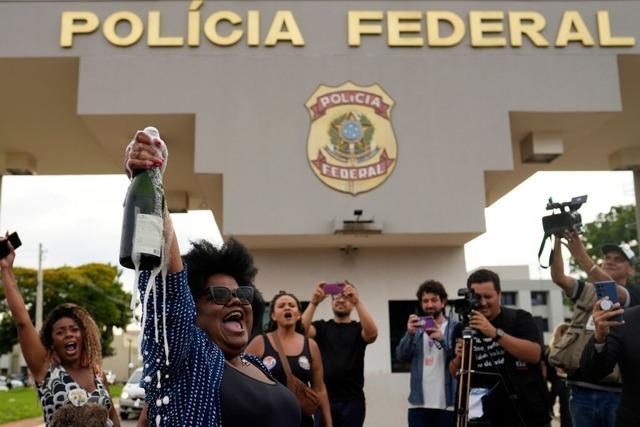 Brasiliens Ex-Prsident Bolsonaro tritt 27-jhrige Haftstrafe auf Polizeiwache an