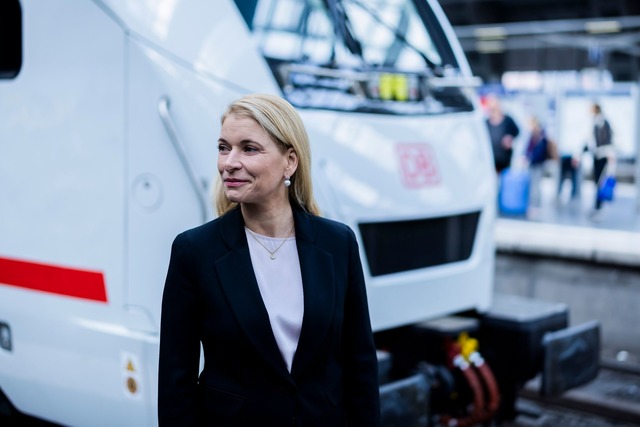 Zu Weihnachten wird "alles rollen, was...satz aller verf&uuml;gbaren Z&uuml;ge.  | Foto: Christoph Soeder/dpa