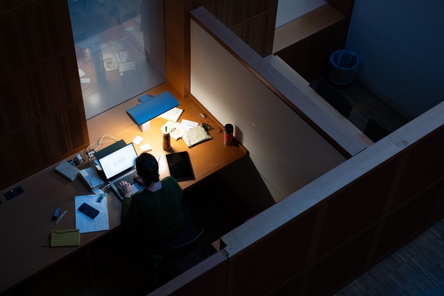 58 Prozent f&uuml;hlen sich durch Schu...oder den Beruf gestresst. (Symbolbild)  | Foto: Sebastian Kahnert/dpa