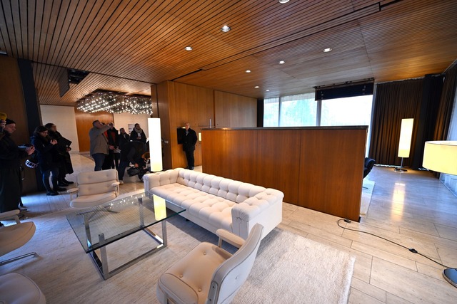 Der sogenannte Kanzlerbungalow ist nac...e &Ouml;ffentlichkeit zug&auml;nglich.  | Foto: Federico Gambarini/dpa