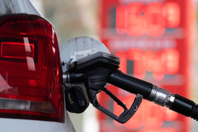 Diesel ist teurer geworden. (Archivbild)  | Foto: Sebastian Kahnert/dpa