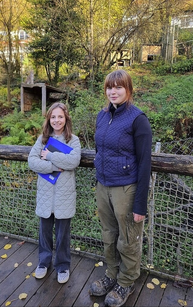 Lena Weber besuchte Tierpflegerin Carolin Mschle im Waldkircher Zoo.  | Foto: privat