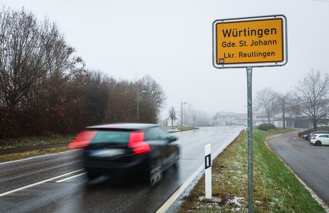 Die Ermittlungen der Polizei laufen.  | Foto: Christoph Schmidt/dpa