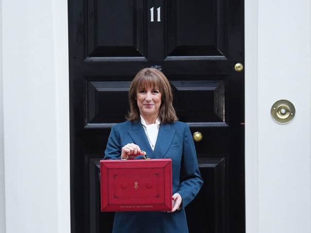 Finanzminister Rachel Reeves hat zugegeben, Wahlversprechen zu brechen.  | Foto: James Manning/PA Wire/dpa