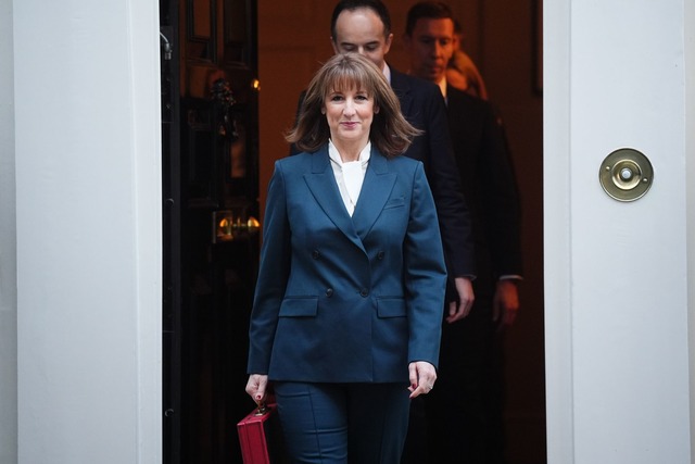 Die Briten k&ouml;nnen sich nun auf zu...ng von 26 Milliarden Pfund einstellen.  | Foto: James Manning/PA Wire/dpa