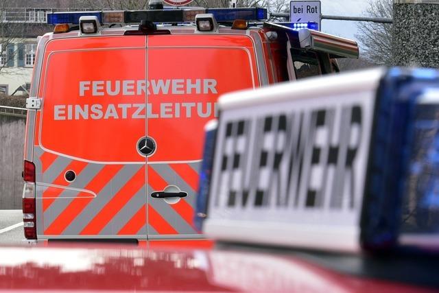 Whrend der Fahrt in Flammen: In Freiburg musste ein Auto gelscht werden
