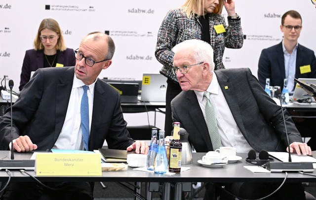 Merz nahm am Mittwoch bei einem Strate...g zur Autoindustrie in Stuttgart teil.  | Foto: Bernd Wei&szlig;brod/dpa-Pool/dpa