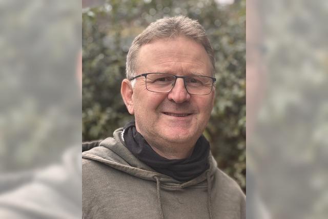 E-Biker verletzt sich bei Unfall mit einem Reh in March  schwer - Helm bewahrt ihn vor Schlimmerem