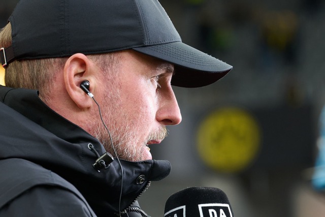 Die Reise von Sebastian Hoene&szlig; u...VfB Stuttgart lief anders als geplant.  | Foto: Bernd Thissen/dpa