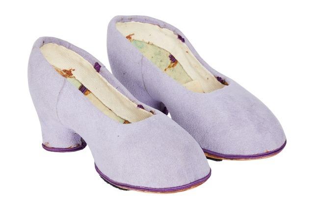 Schuhe von Miss Piggy versteigert - Andenken an Jim Henson