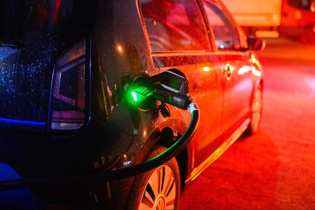 Nach der Streichung der Elektroauto-Ka... laut HUK Coburg beendet. (Symbolbild)  | Foto: Julian Stratenschulte/dpa