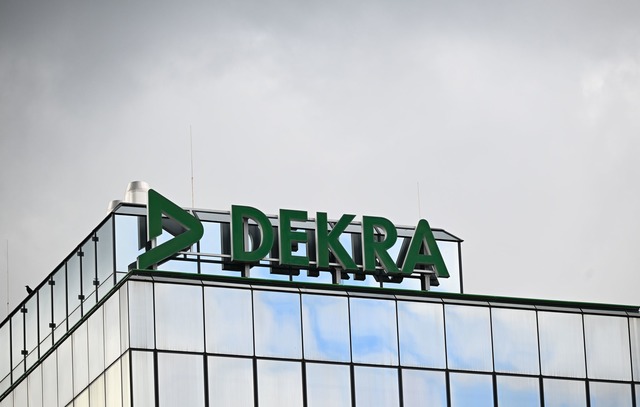 Die Dekra-F&uuml;hrung rechnet mit einem Umsatzplus. (Archivbild)  | Foto: Bernd Wei&szlig;brod/dpa
