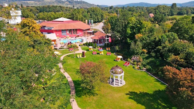 Bei warmen Temperaturen lockt der grozgige Auenbereich.  | Foto: Laguna