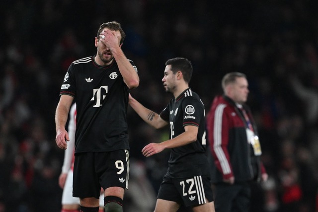 So enden Serien: Der FC Bayern verlor ...e Niederlage verdient beim FC Arsenal.  | Foto: Sven Hoppe/dpa