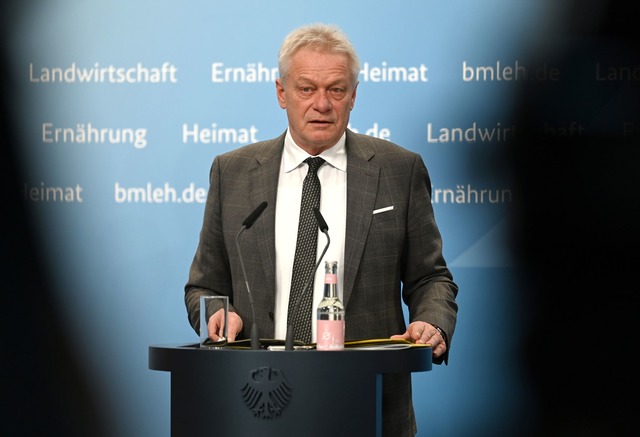 Erstmals stellt Bundesminister Alois Rainer einen Zehn-Jahres-Trend vor.  | Foto: Elisa Schu/dpa