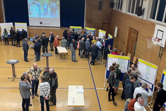 Rund 150 Brgerinnen und Brger nutzte...ochwasserrckhalteraum zu informieren.  | Foto: Regierungsprsidium Freiburg