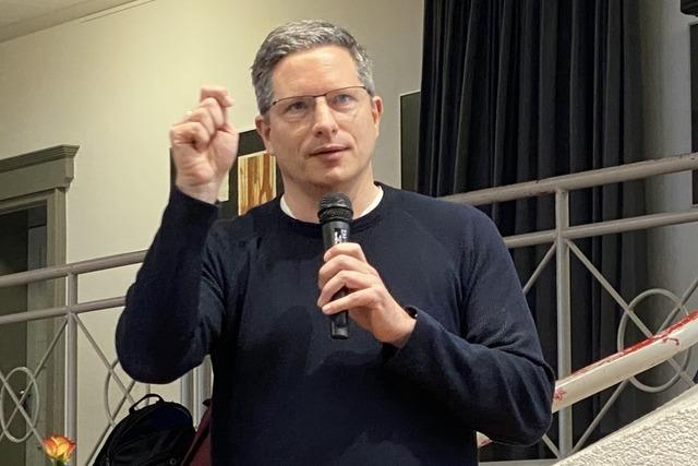 ARD-Rechtsexperte Frank Brutigam informiert am Mllheimer MGM ber das Grundgesetz