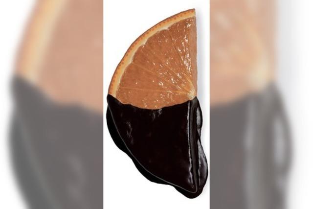 Renate von Heimburg bietet eine Fhrung an durch die Ausstelllung 