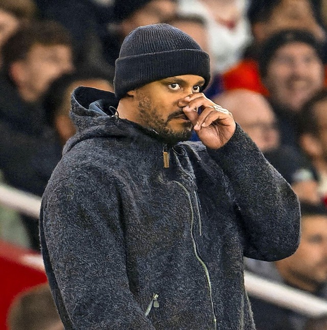 Konnte die Pleite in London nicht verhindern: Bayern-Trainer Vincent Kompany.  | Foto: IMAGO/Bernd Feil/M.i.S.