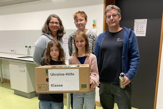 Staufener Faust-Gymnasium sammelt mehr als 80 Care-Pakete fr Menschen in der Ukraine