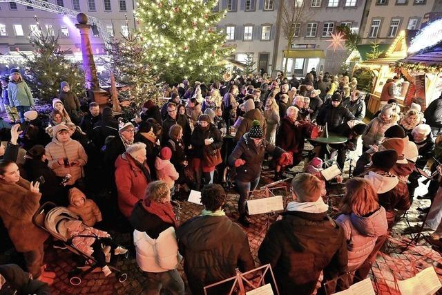 Weihnachtsdorf und Eisbahn geffnet