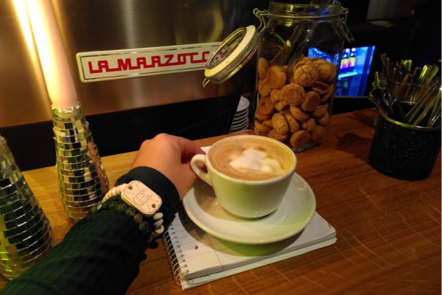 Selbstversuch: Ich tanze auf der Morgenparty im Caf Fino