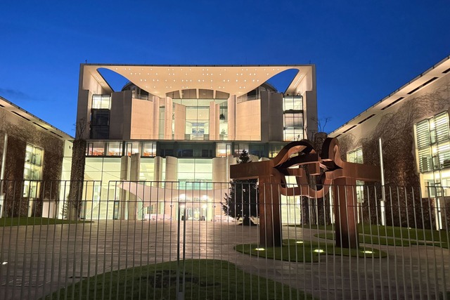 Hinter verschlossenen T&uuml;ren wird beraten.  | Foto: Paul Zinken/dpa