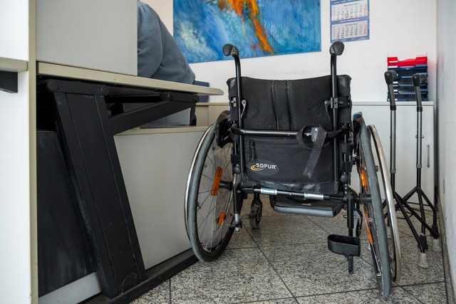 Die Arbeitslosigkeit bei Behinderten steigt. (Foto Illustration)  | Foto: Daniel Vogl/dpa