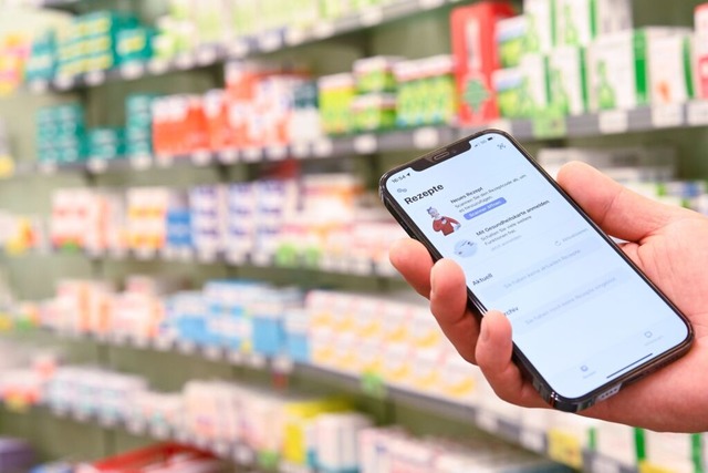 E-Rezept oder klassisch auf Papier: Zu...srig mit Rezepten. Aber ist das legal?  | Foto: dpa