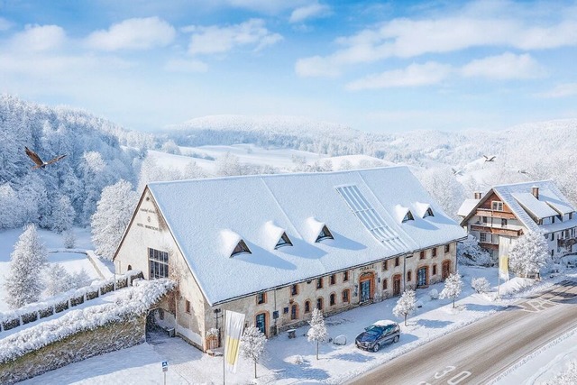 Die Rainhof Scheune ist auch im Winter...beliebtes Ausflugsziel in Kirchzarten.  | Foto: twophaze.visuals