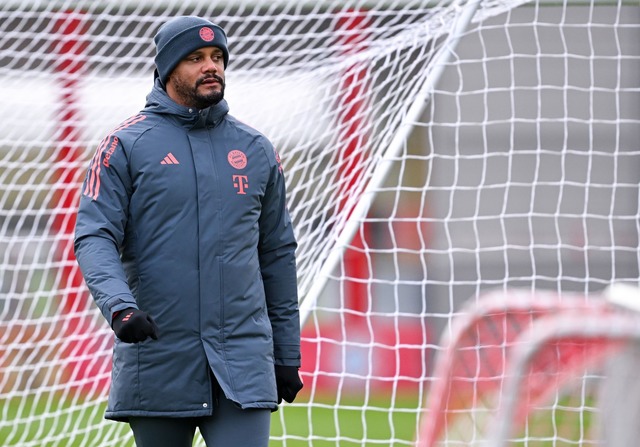 Bayern-Trainer Vincent Kompany hofft auf einen Sieg.  | Foto: Sven Hoppe/dpa
