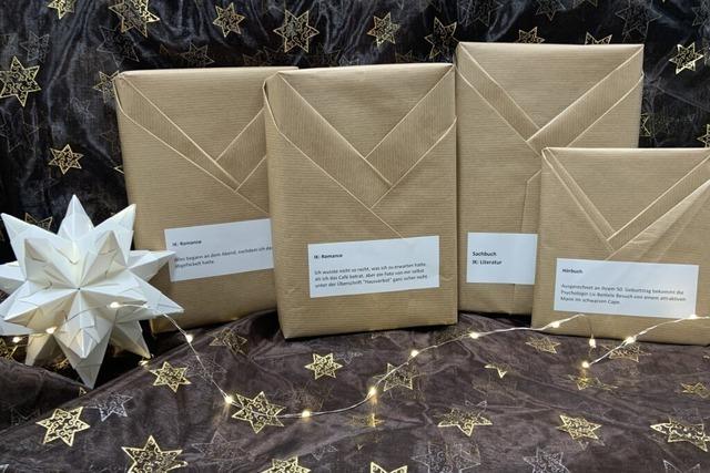 Die Stadtbibliothek Weil am Rhein ldt im Advent zum Blind Date mit einem Buch ein