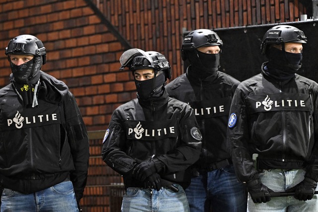 Rund um den Einsatz der Polizei in Deventer gab es &Auml;rger.  | Foto: Federico Gambarini/dpa